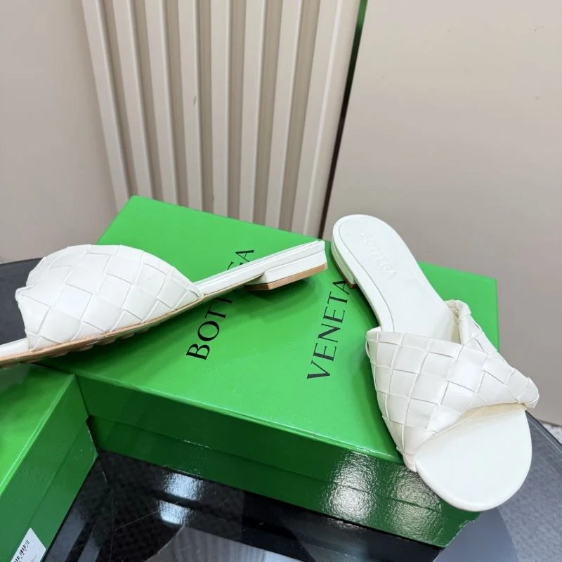 Minimalist Bottega Veneta Sandals 12947