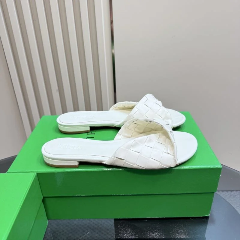 Minimalist Bottega Veneta Sandals 12947