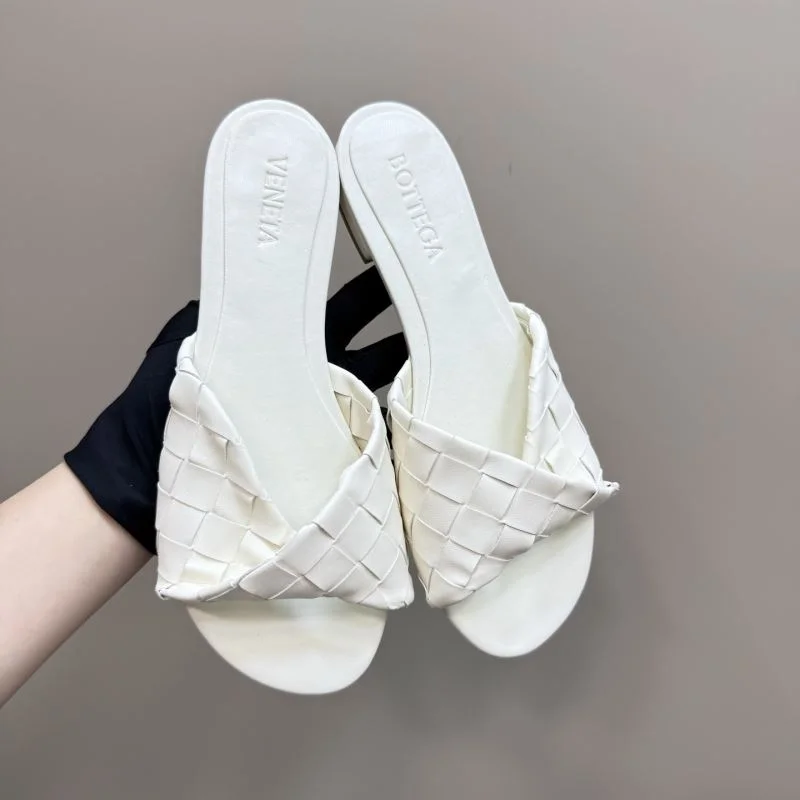 Minimalist Bottega Veneta Sandals 12947