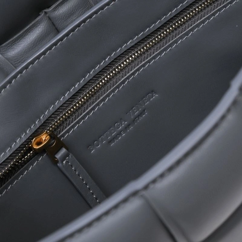 Bottega Veneta Satchel Bags Unisex 68048