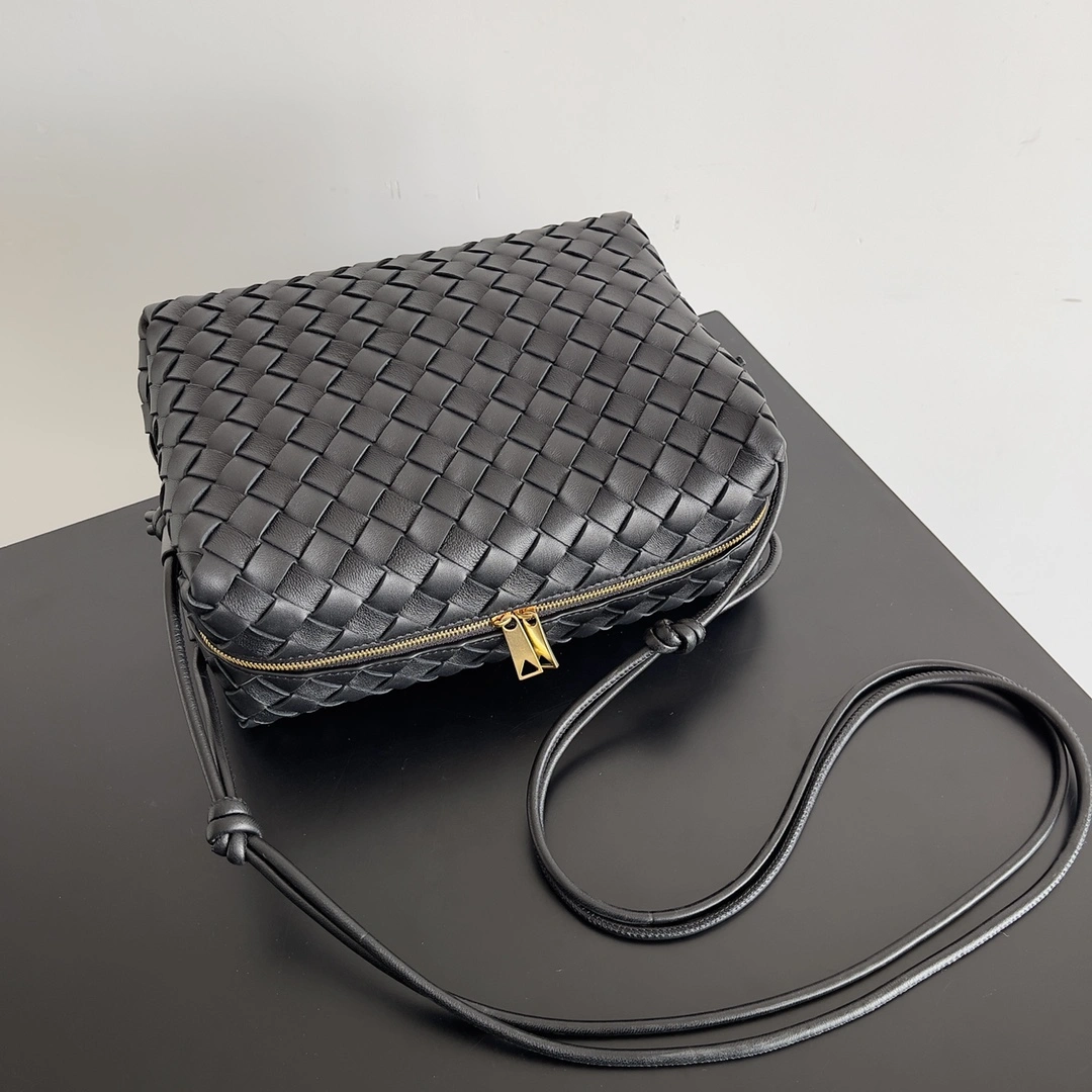 Bottega Veneta Satchel Bags Sleek 67720