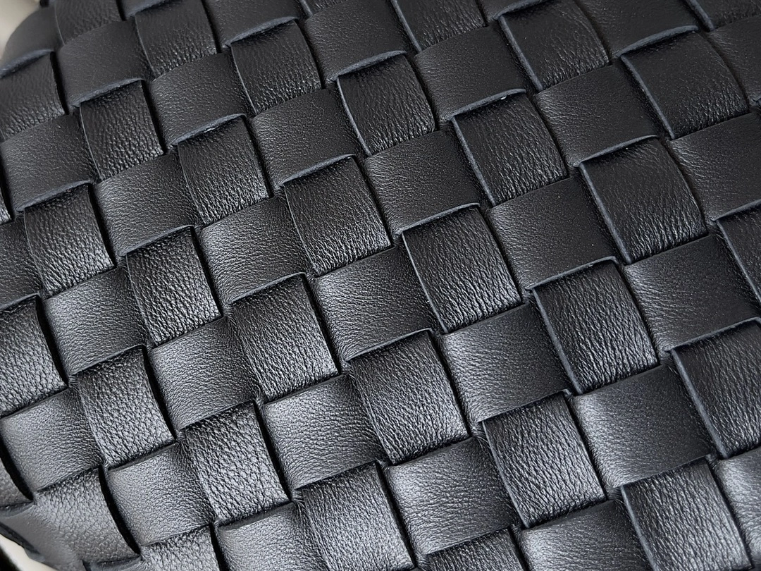 Bottega Veneta Satchel Bags Sleek 67720