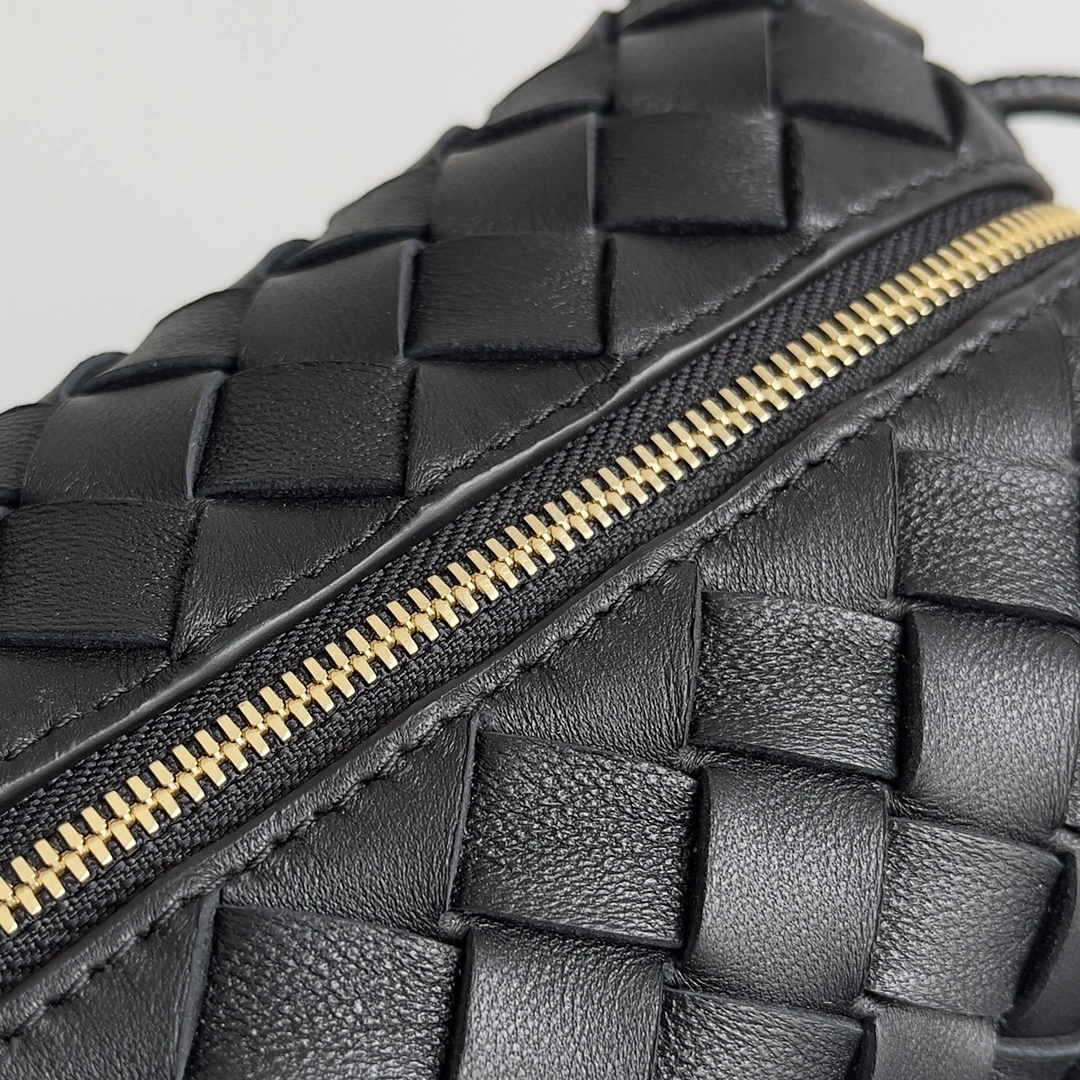 Bottega Veneta Satchel Bags Sleek 67720