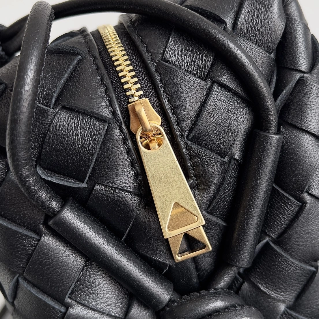 Bottega Veneta Satchel Bags Sleek 67720