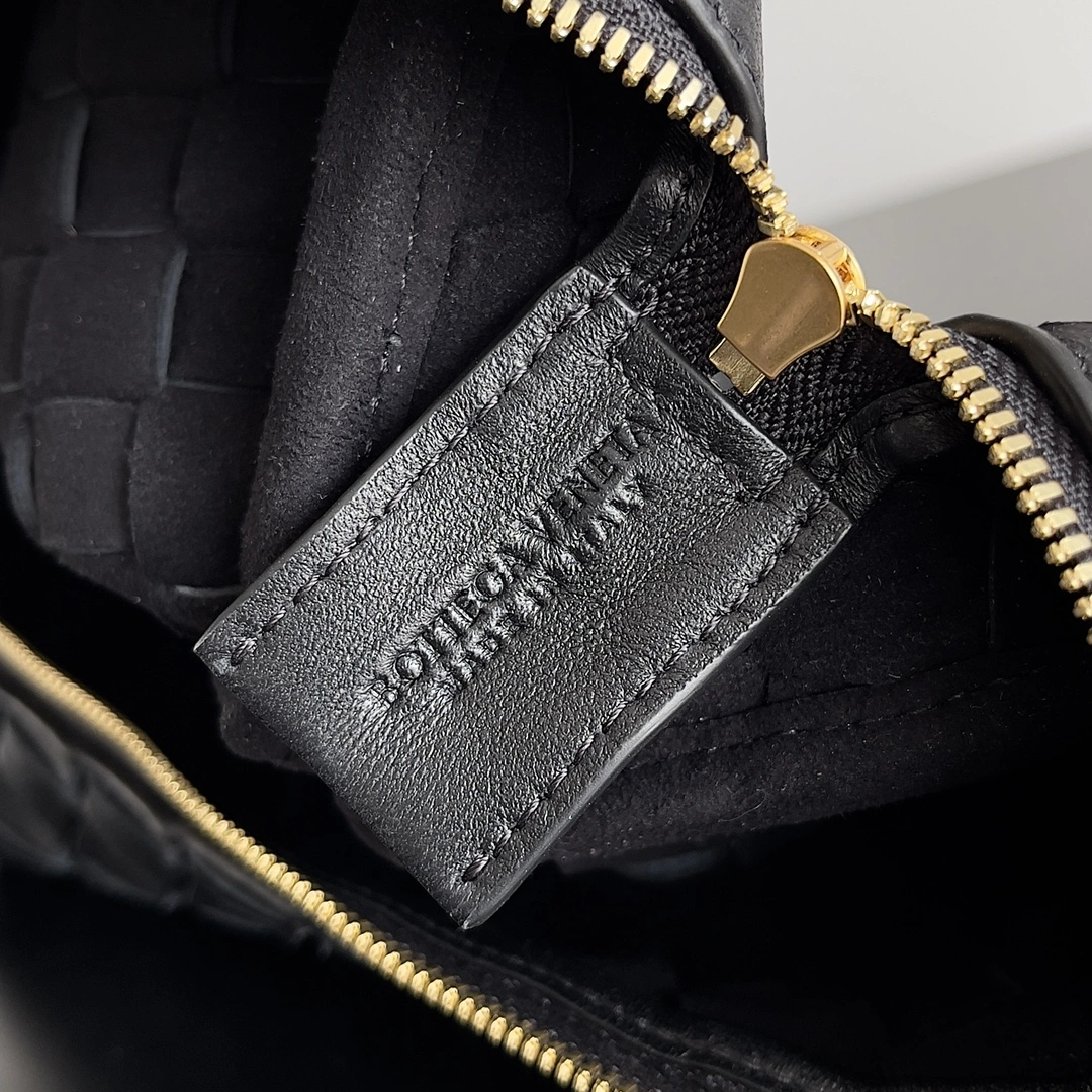 Bottega Veneta Satchel Bags Sleek 67720