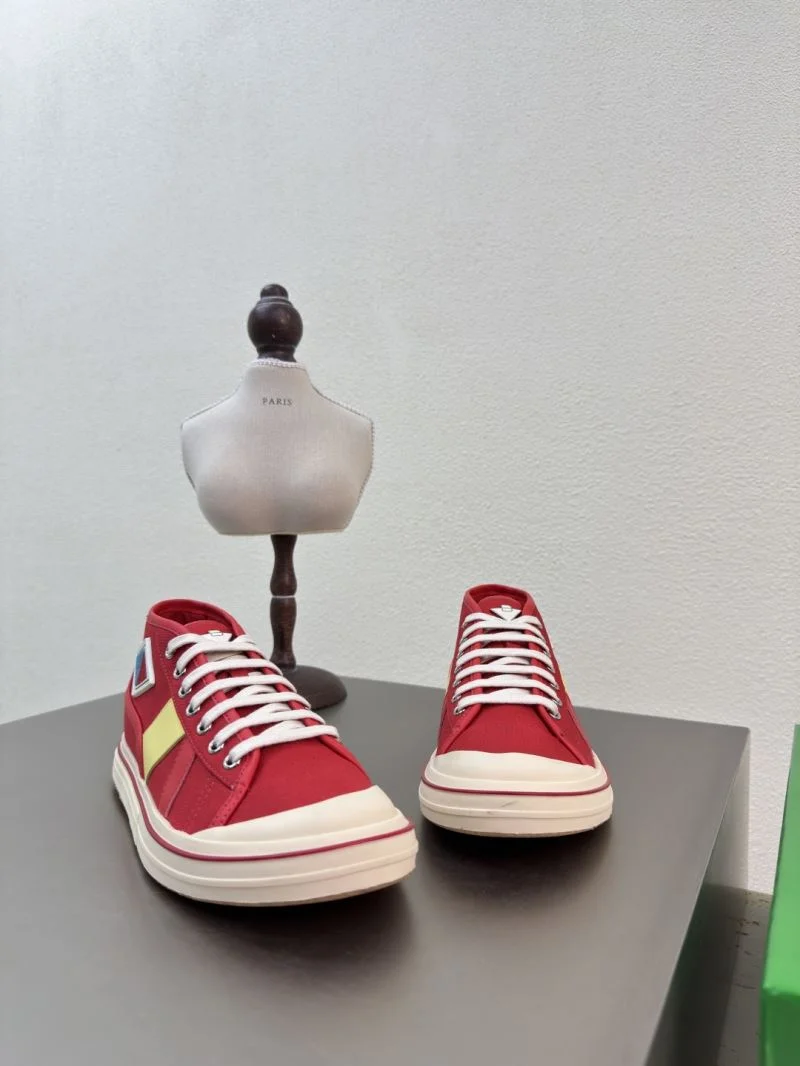 Sporty Bottega Veneta Shoes 12826