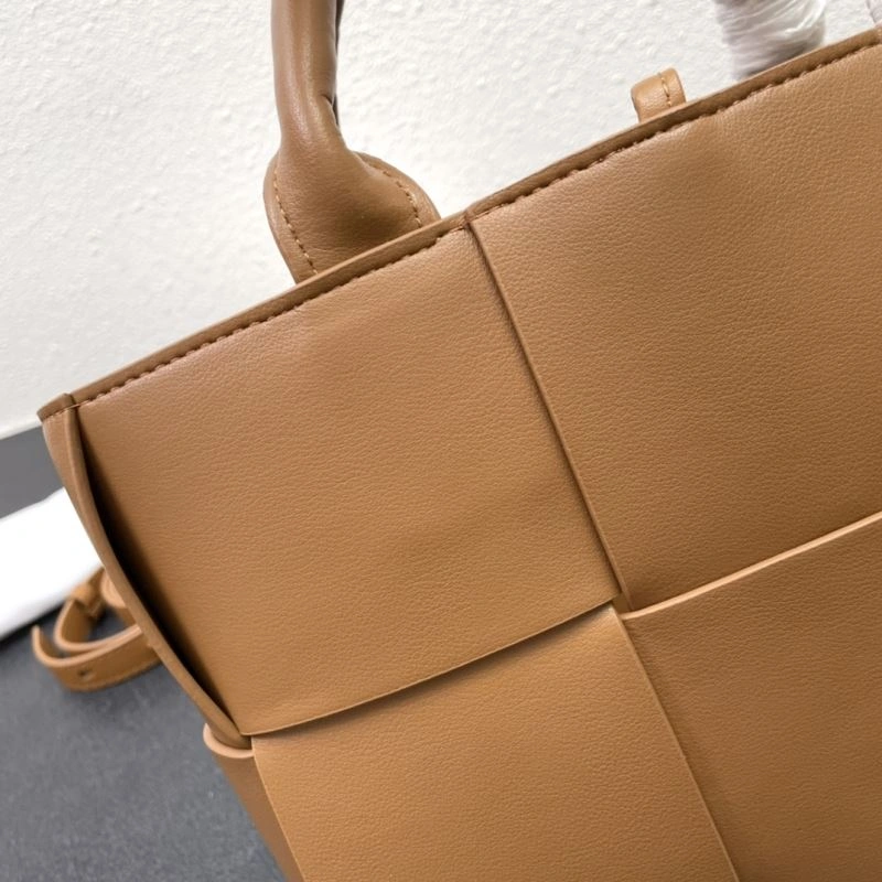 Bottega Veneta Shopping Bags RelaxedFit 84681