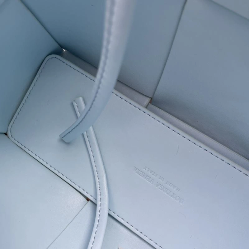 Trendy Bottega Veneta Shopping Bags 84690