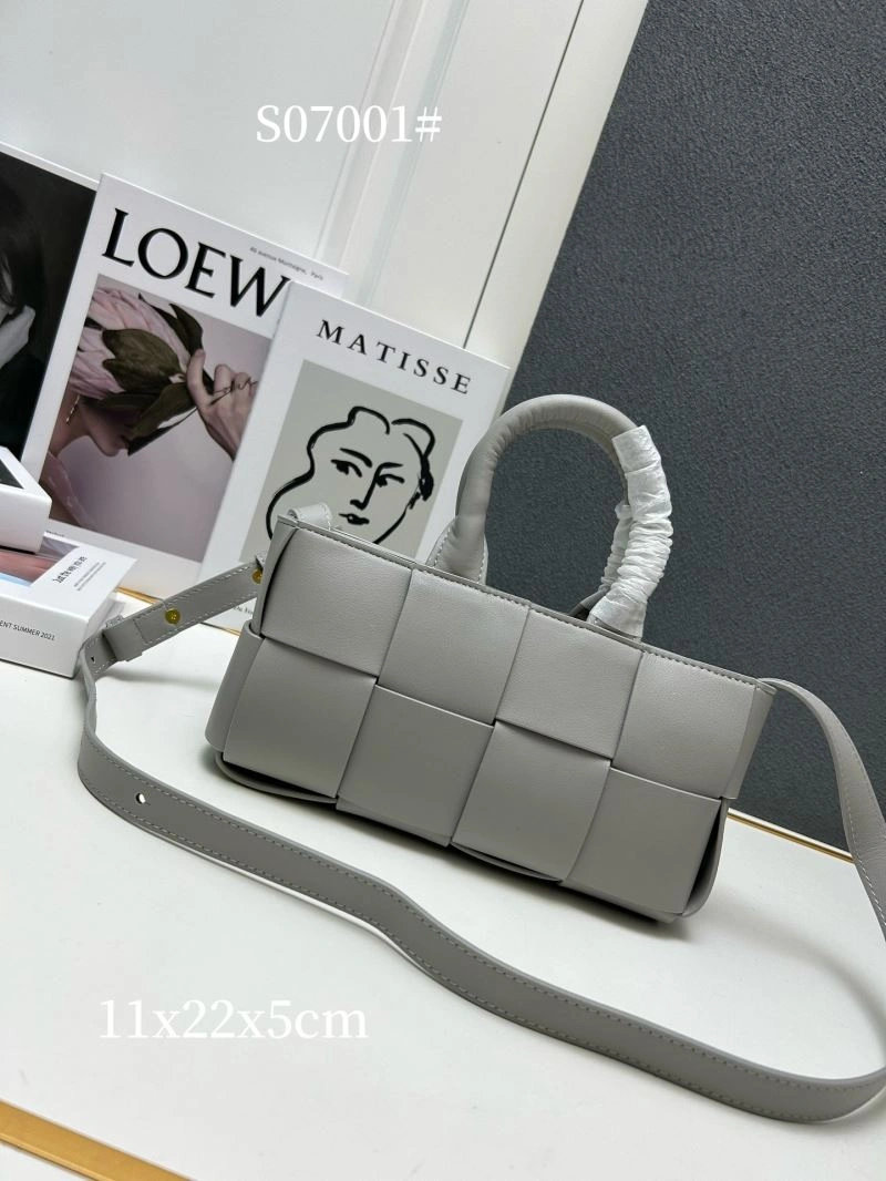 Contemporary Bottega Veneta Shopping Bags 84680