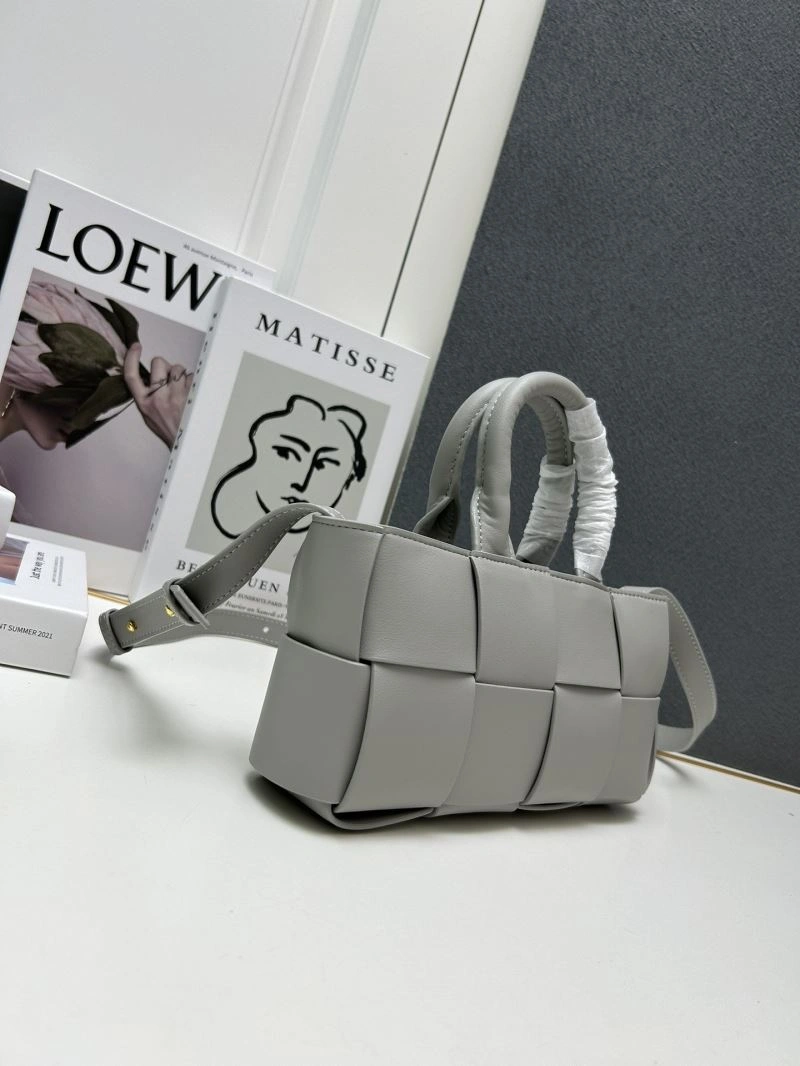 Contemporary Bottega Veneta Shopping Bags 84680
