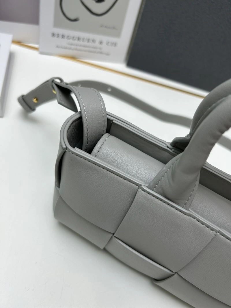 Contemporary Bottega Veneta Shopping Bags 84680