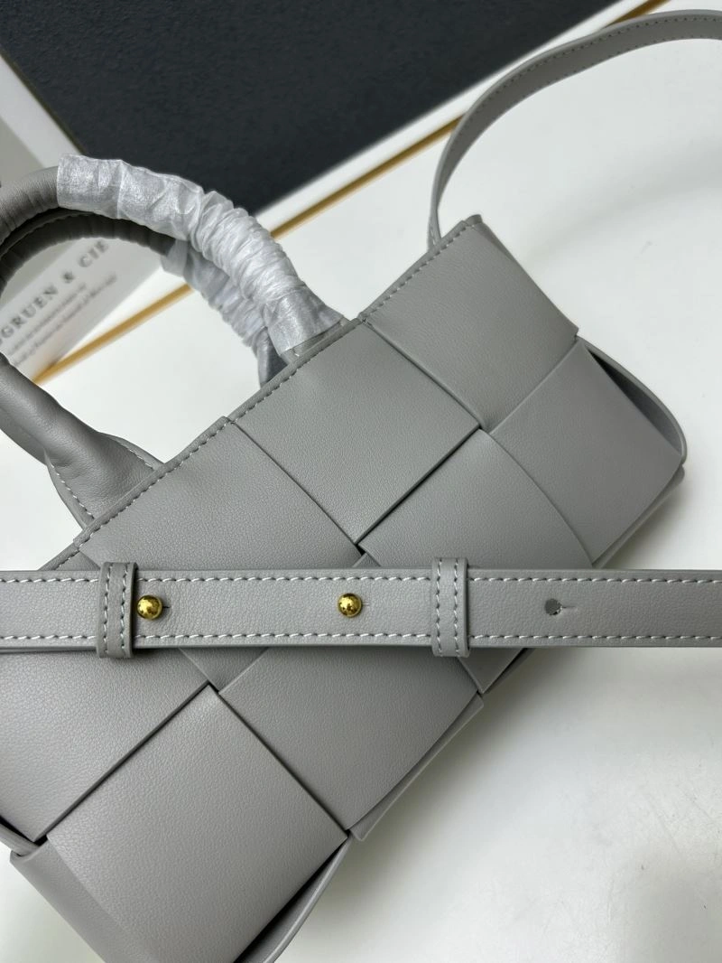 Contemporary Bottega Veneta Shopping Bags 84680