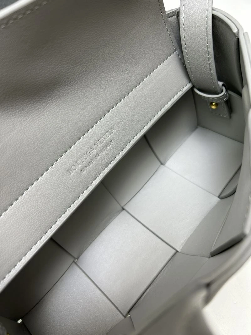 Contemporary Bottega Veneta Shopping Bags 84680