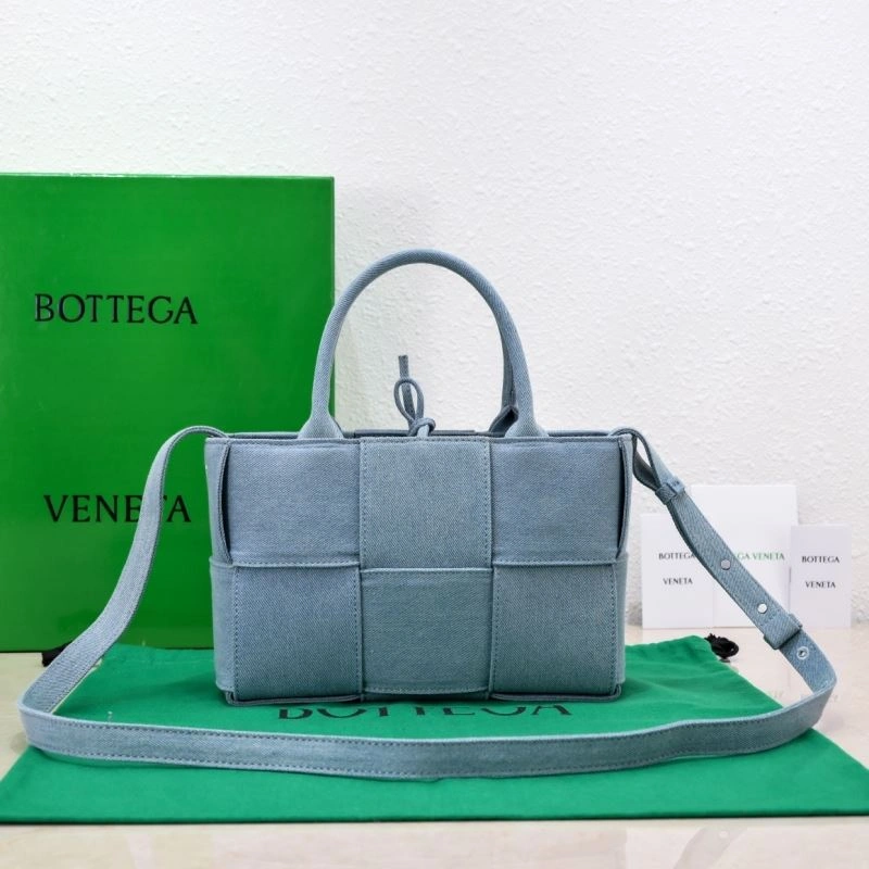 Bottega Veneta Shopping Bags Versatile 68052