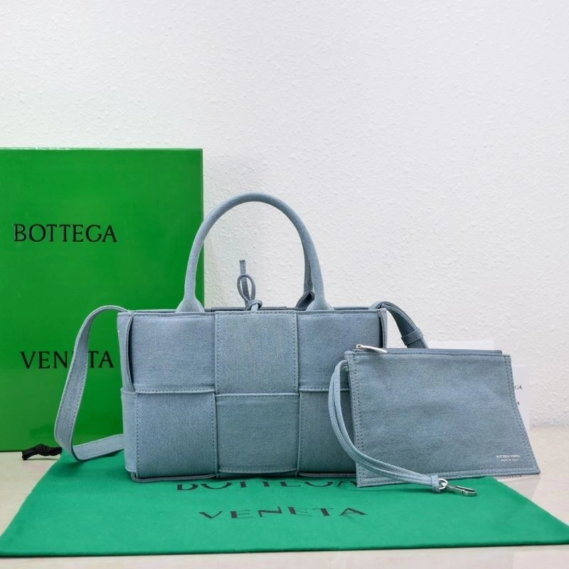 Bottega Veneta Shopping Bags Versatile 68052
