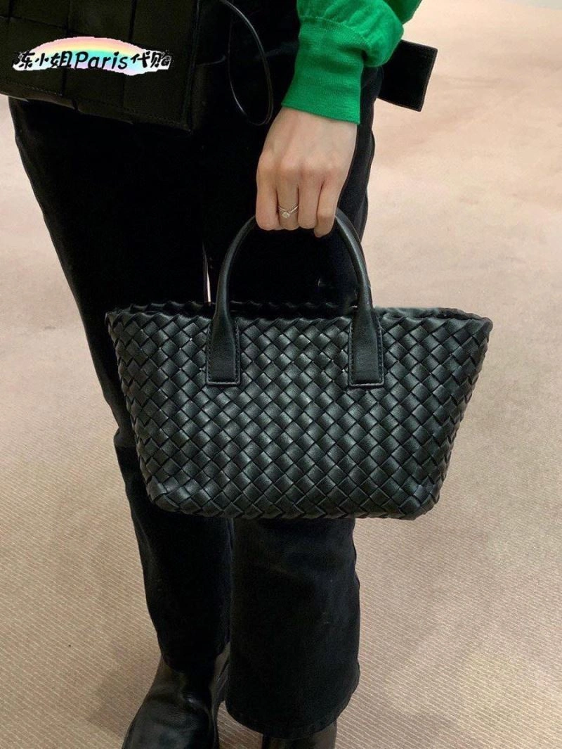SmoothTexture Bottega Veneta Shopping Bags 68017