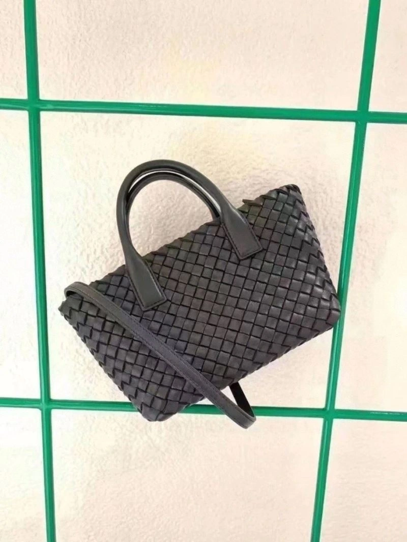 SmoothTexture Bottega Veneta Shopping Bags 68017