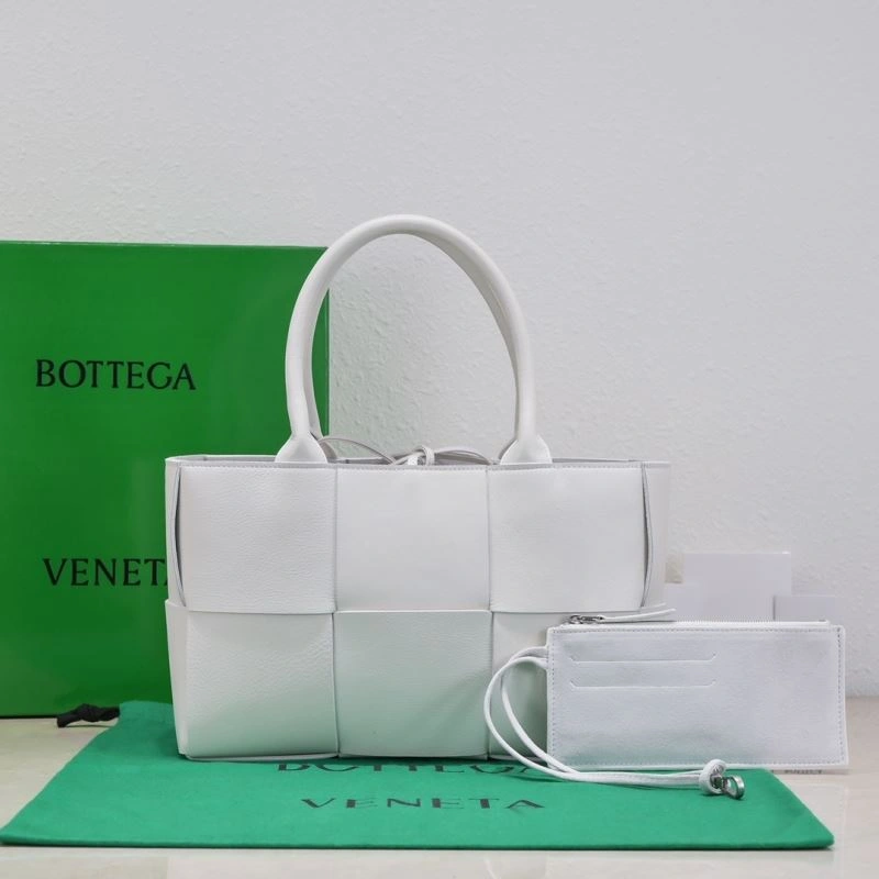 Bottega Veneta Shopping Bags Sophisticated 68002