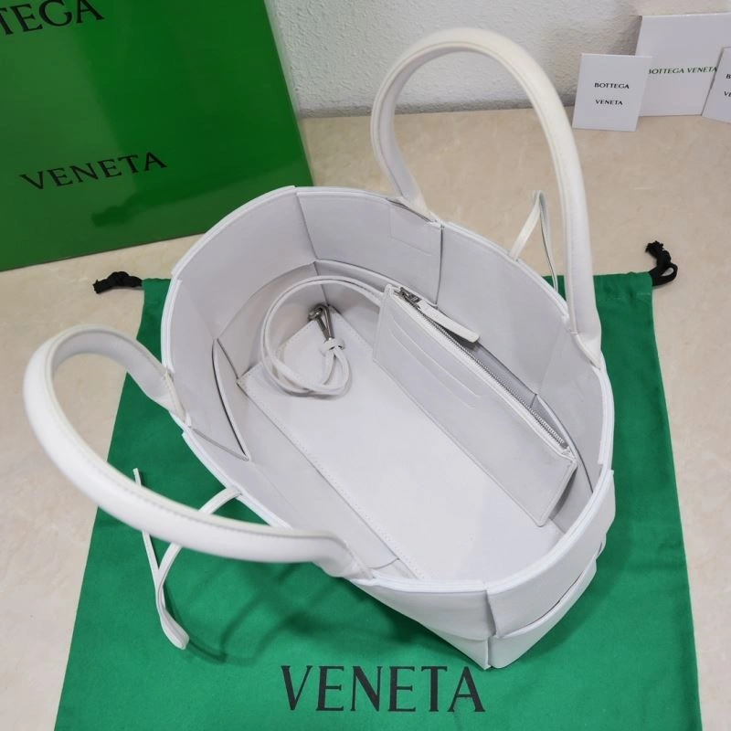 Bottega Veneta Shopping Bags Sophisticated 68002