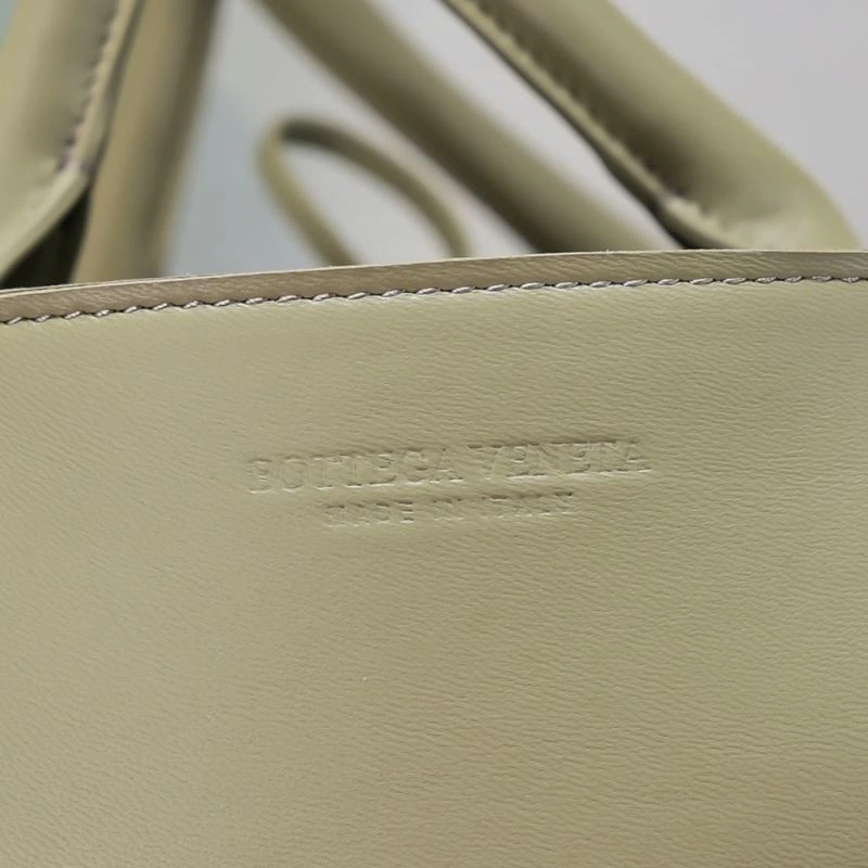 Trendy Bottega Veneta Shopping Bags 68005
