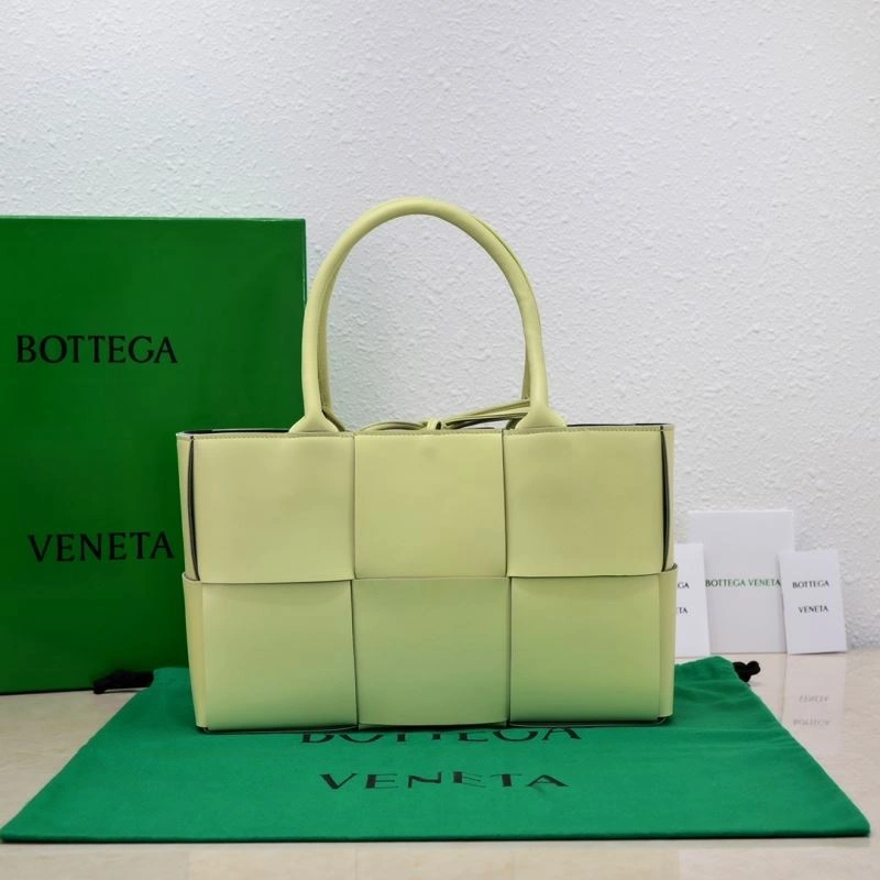 Trendsetting Bottega Veneta Shopping Bags 68004