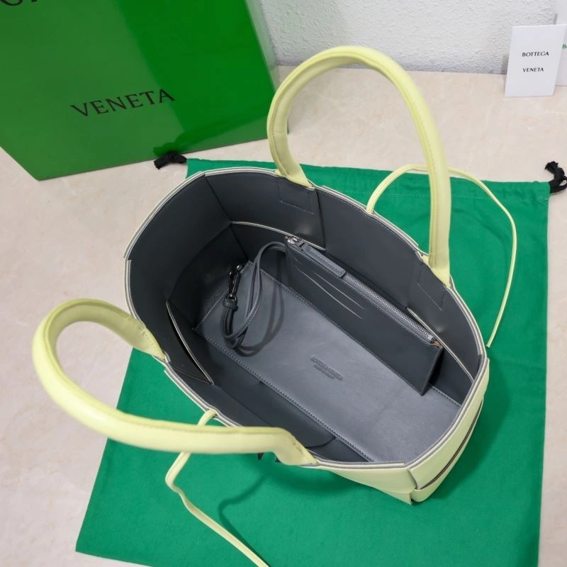 Trendsetting Bottega Veneta Shopping Bags 68004