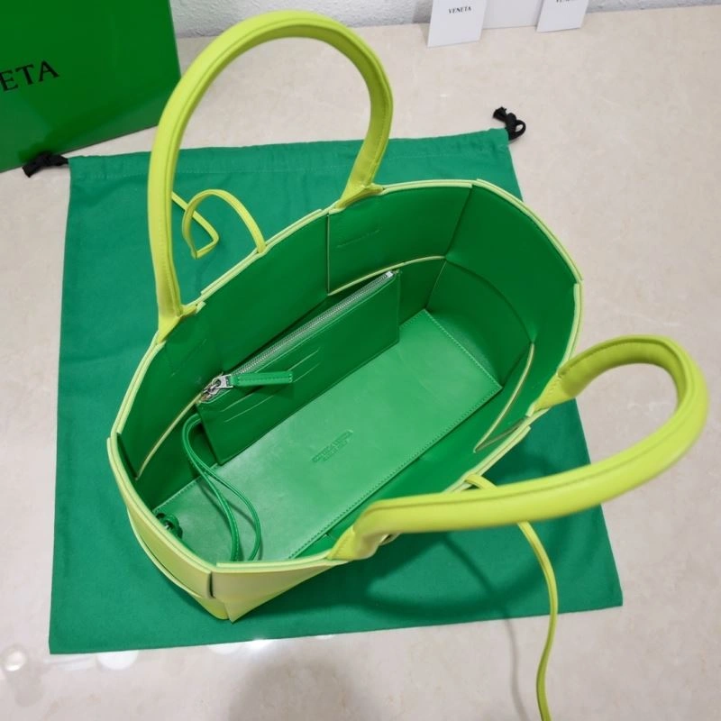 ZipUp Bottega Veneta Shopping Bags 68008