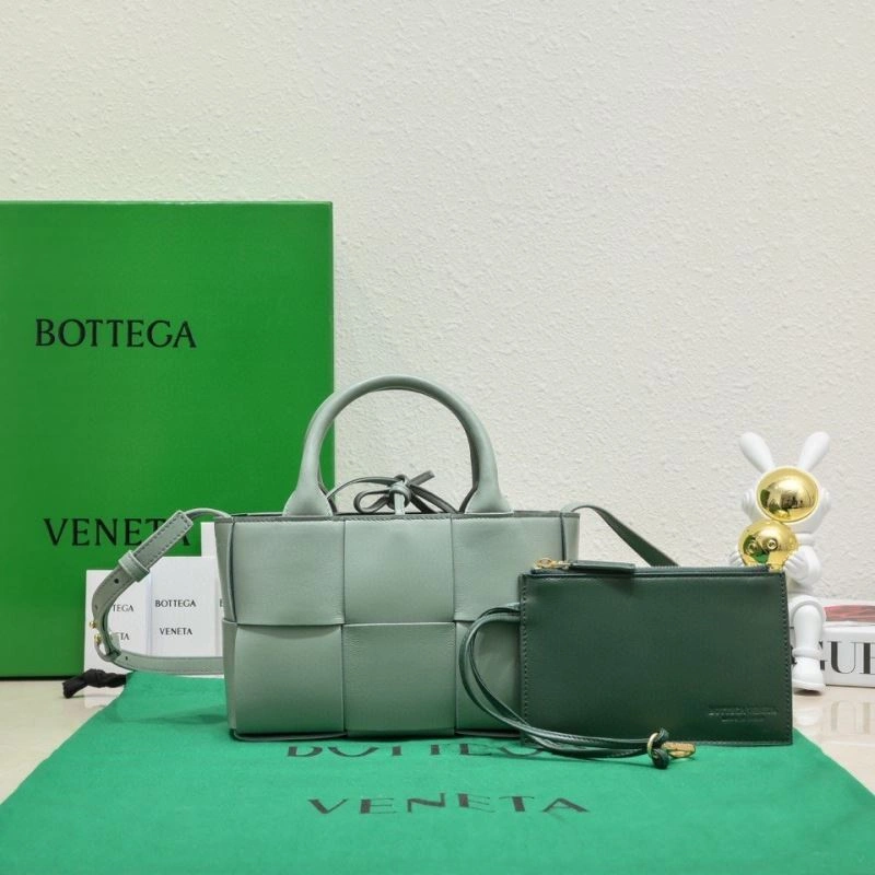 ZipUp Bottega Veneta Shopping Bags 67932