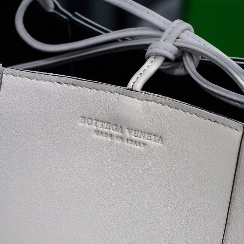 Bottega Veneta Shopping Bags Breathable 67928
