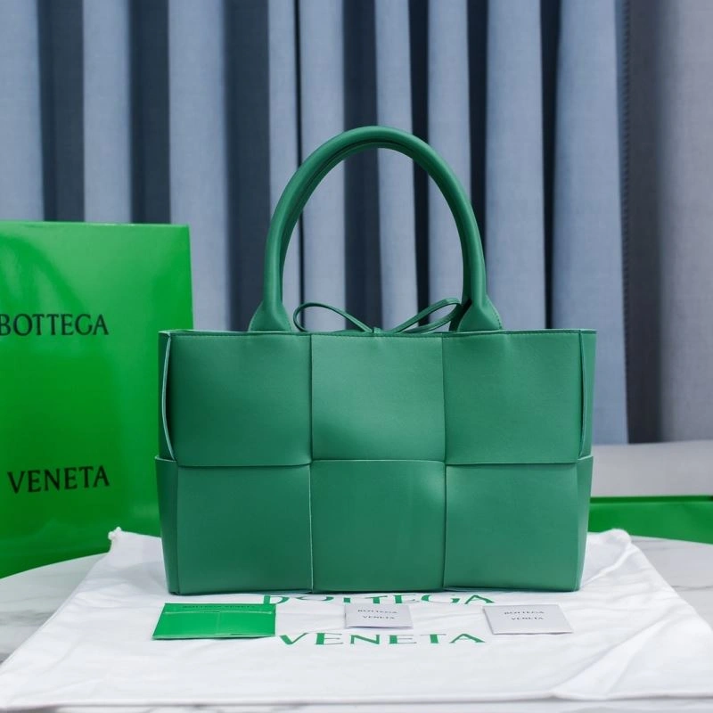 Unisex Bottega Veneta Shopping Bags 67931