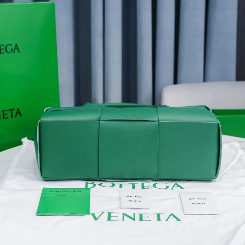 Unisex Bottega Veneta Shopping Bags 67931
