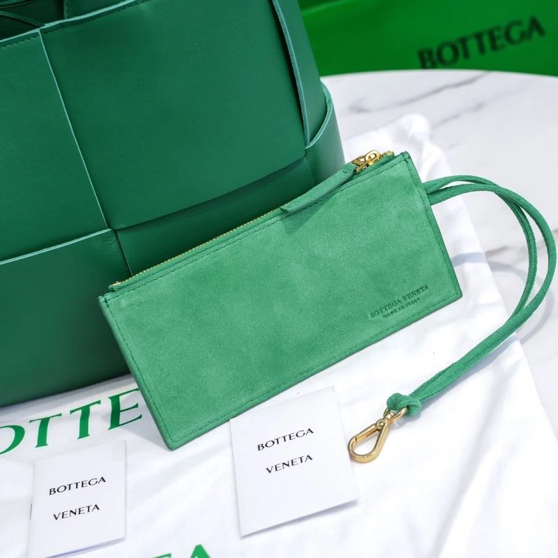 Unisex Bottega Veneta Shopping Bags 67931