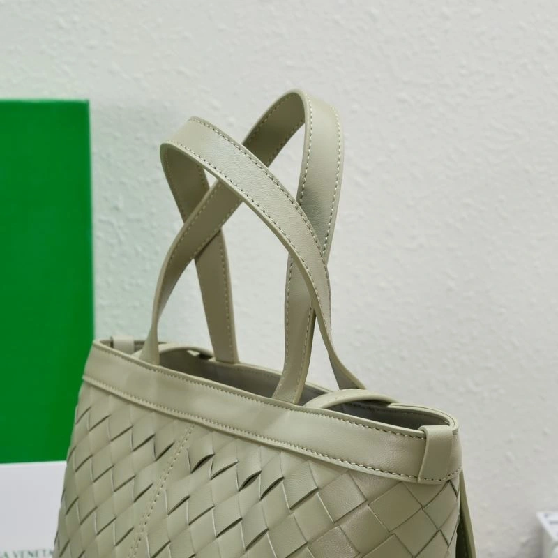Tailored Bottega Veneta Shopping Bags 67917