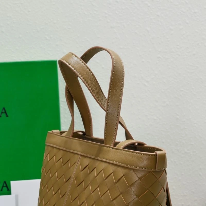 WaterResistant Bottega Veneta Shopping Bags 67920