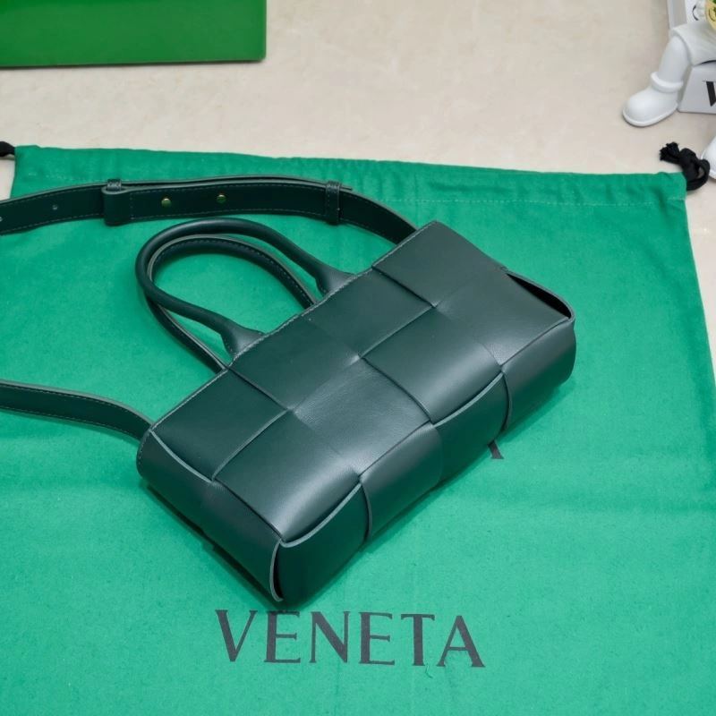 Refined Bottega Veneta Shopping Bags 67789