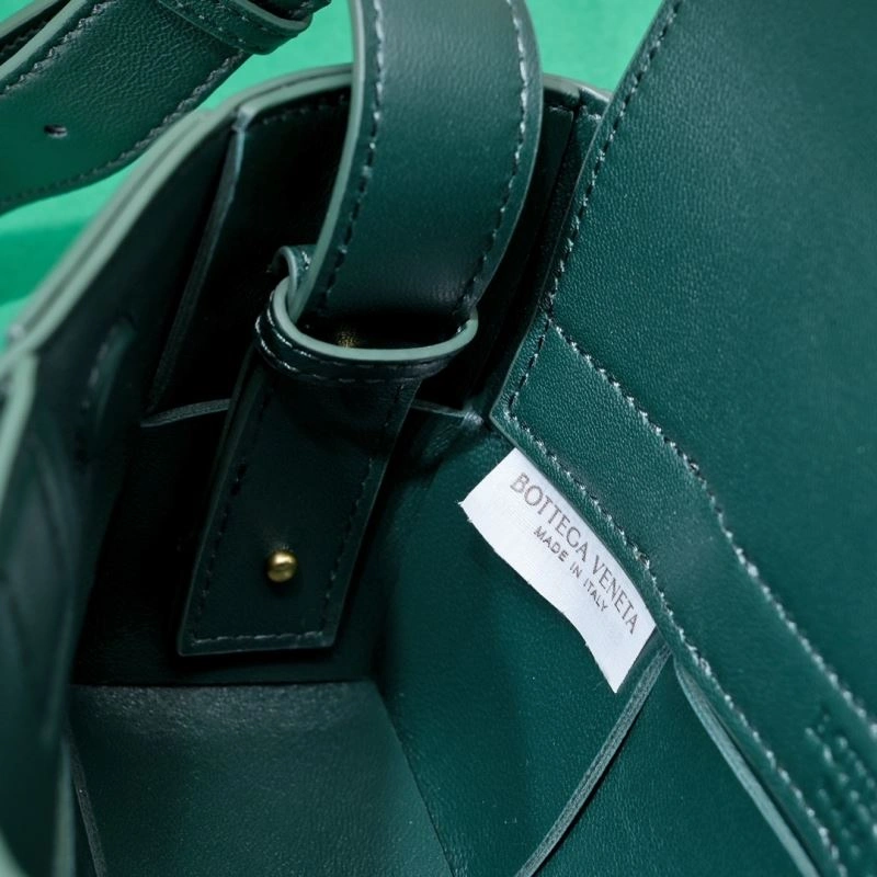Refined Bottega Veneta Shopping Bags 67789