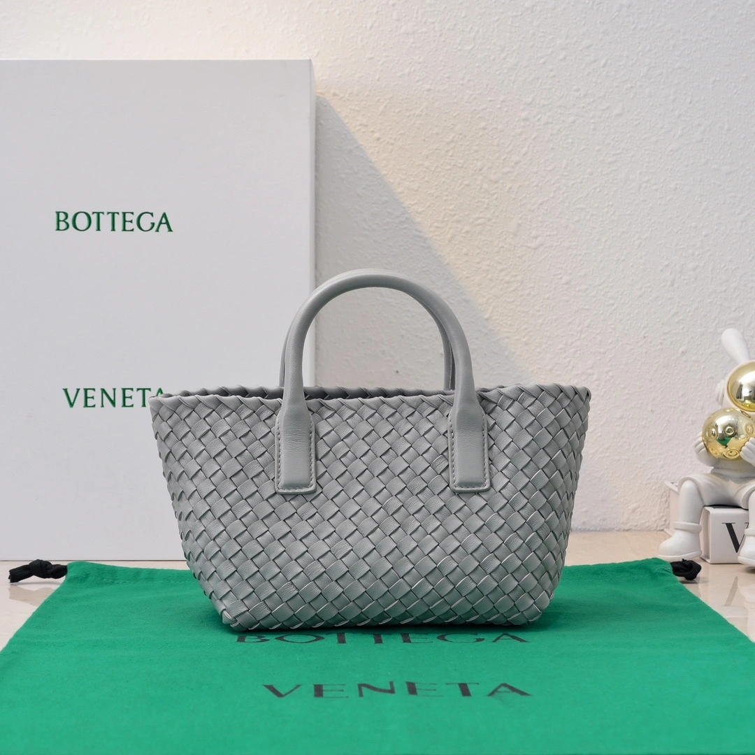 Bottega Veneta Shopping Bags Versatile 67736