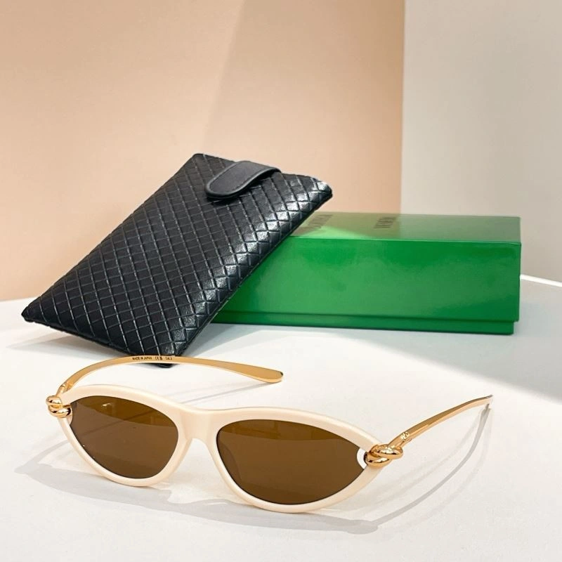 Sleek Bottega Veneta Sunglasses 277082
