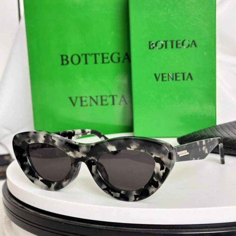MultiPurpose Bottega Veneta Sunglasses 277079