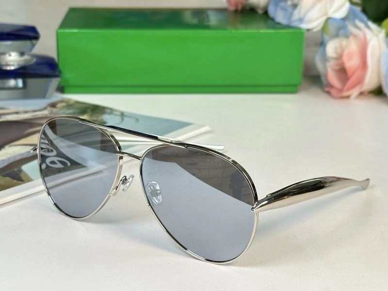 RelaxedFit Bottega Veneta Sunglasses 277077