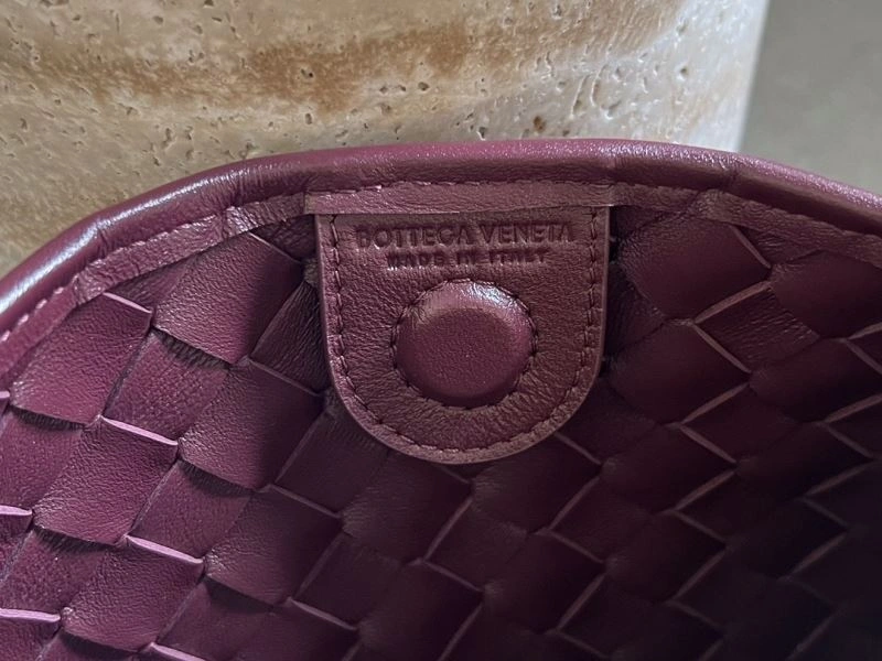 Trendsetting Bottega Veneta Top Handle Bags 67916