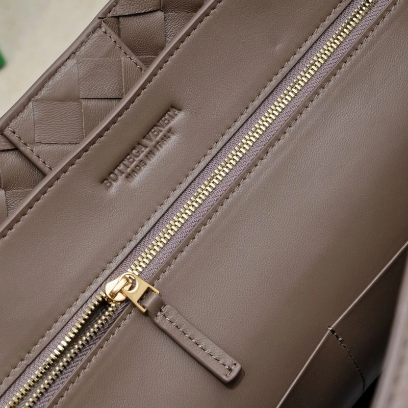 Resilient Bottega Veneta Top Handle Bags 67786