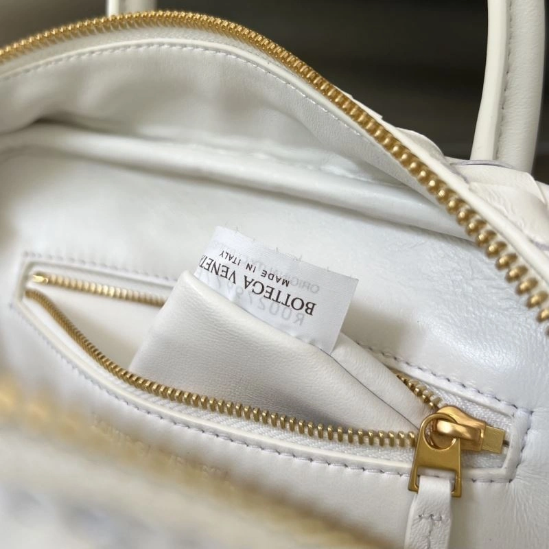 Unisex Bottega Veneta Top Handle Bags 67780