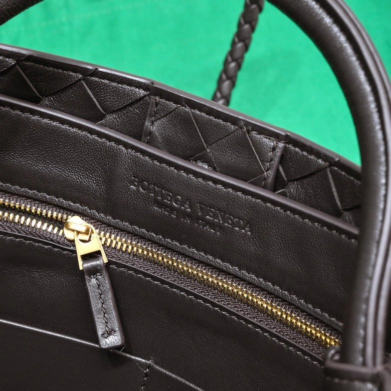 Minimalist Bottega Veneta Top Handle Bags 67758