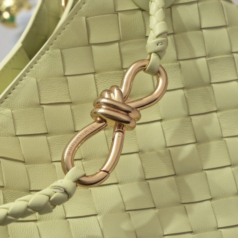 ZeroBulk Bottega Veneta Top Handle Bags 64143