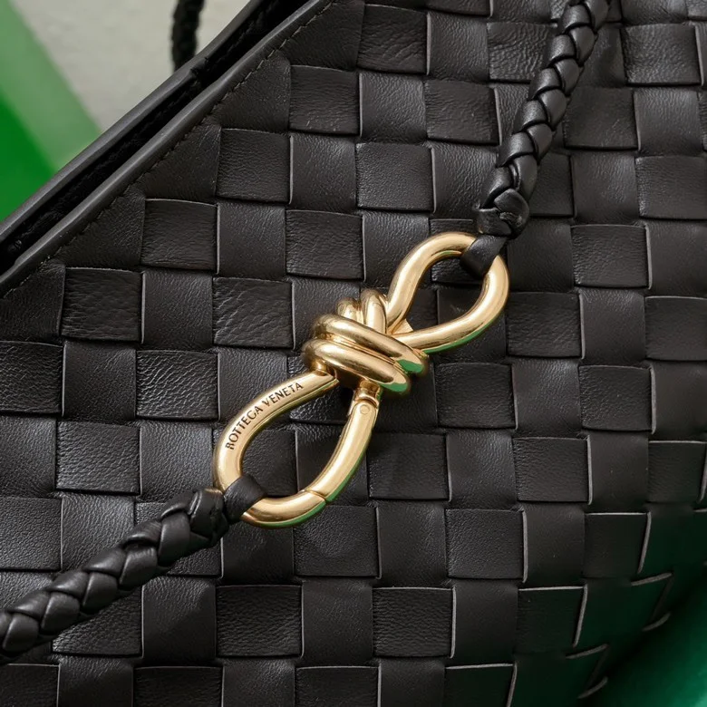 EyeCatching Bottega Veneta Top Handle Bags 51813