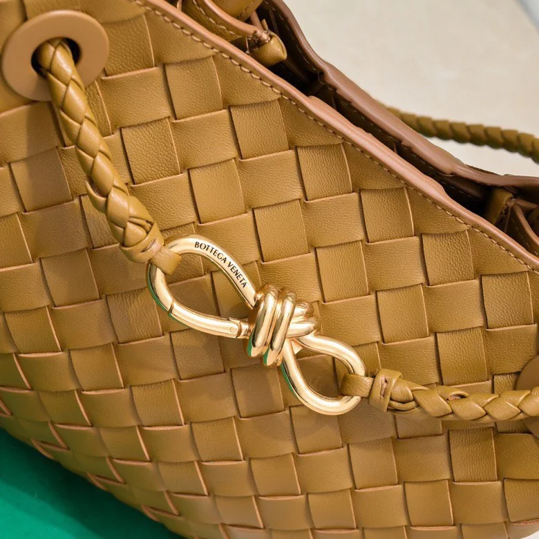 Modern Bottega Veneta Top Handle Bags 51799