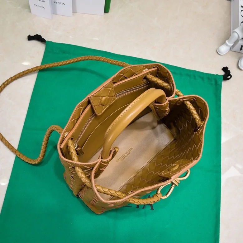 Modern Bottega Veneta Top Handle Bags 51799