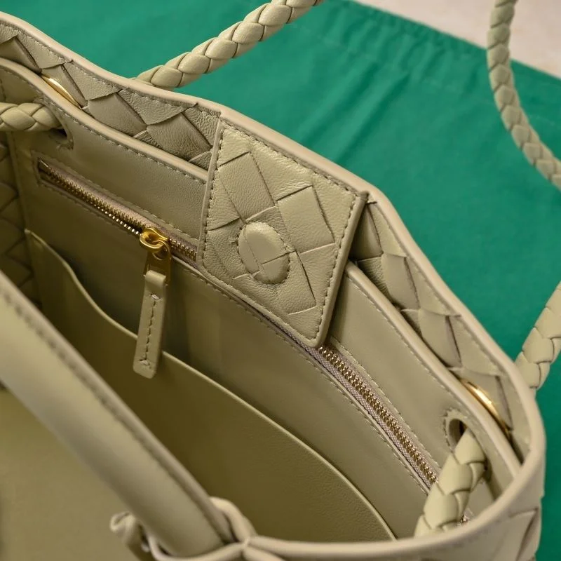 Functional Bottega Veneta Top Handle Bags 51790