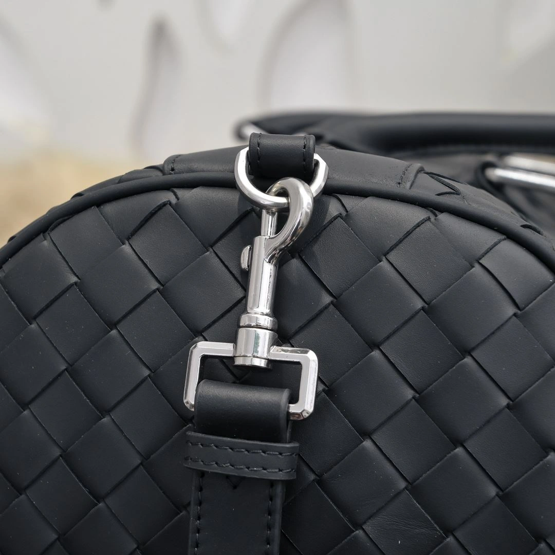 Bottega Veneta Travel Bags Sleek 91544
